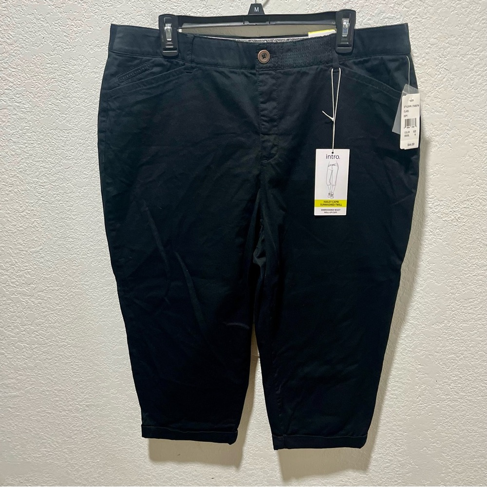 Intro. love the fit NWT Black Hailey Embroidered Waist Roll-Up Cuff Twill Capri
